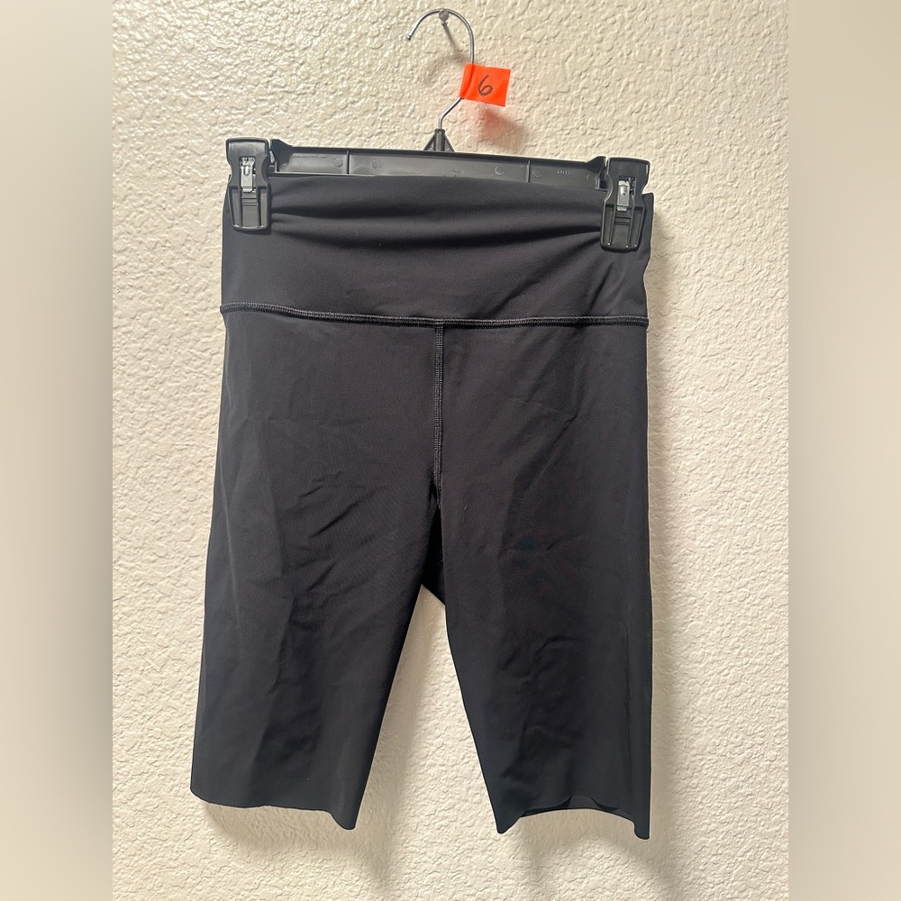 Lululemon biker shorts A6
